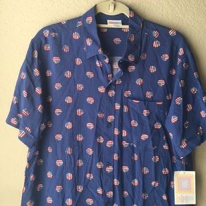 Men’s shirt sleeve button up shirt